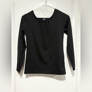 Girls long sleeve black cotton shirt. Size 10/12. Worn one time. Ruched neckline